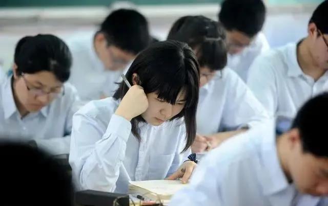 G先生如何通过香港身份帮助子女做教育规划？